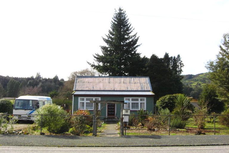 Photo of property in 53 Buller Road, Reefton, 7830