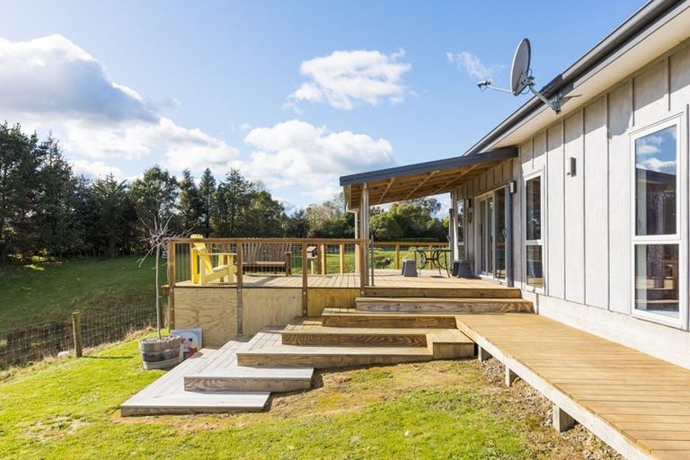 Photo of property in 74 Polson Hill Drive, Aokautere, Palmerston North, 4471