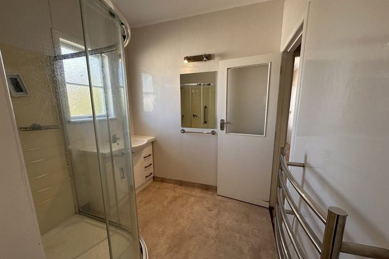 Photo of property in 9 Savoy Road, Glen Eden, Auckland, 0602