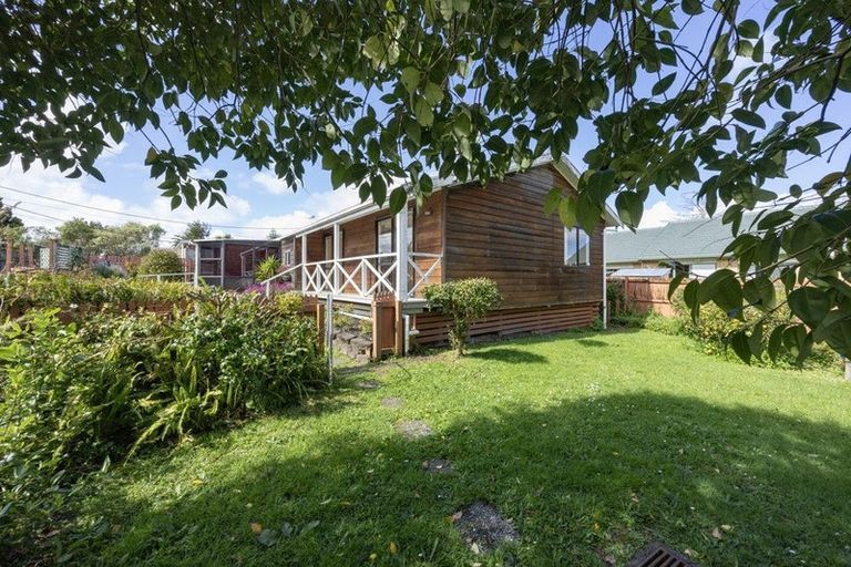 Photo of property in 32 Ribblesdale Road, Henderson, Auckland, 0612