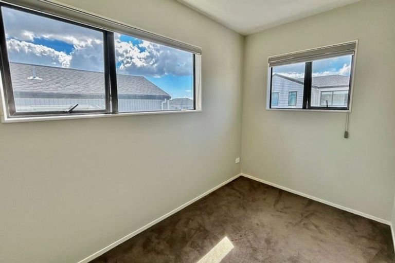 Photo of property in 12 Mantis Lane, Hobsonville, Auckland, 0616