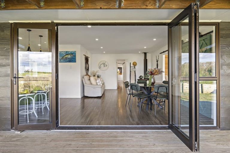 Photo of property in 44b Crosland Road, South Head, 0874