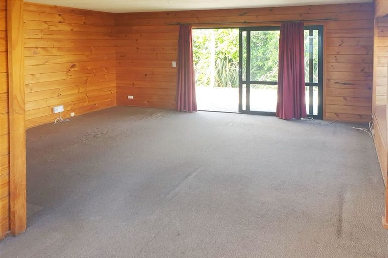 Photo of property in 2/25 Garelja Road, Henderson, Auckland, 0612