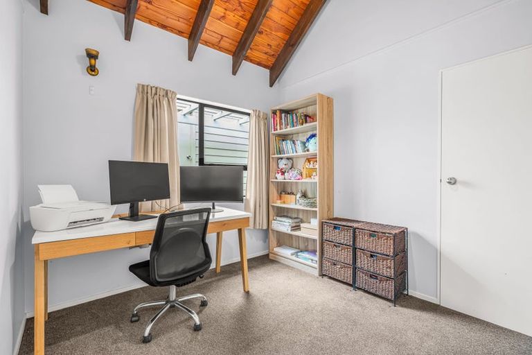 Photo of property in 11 Moffat Road, Red Beach, 0932