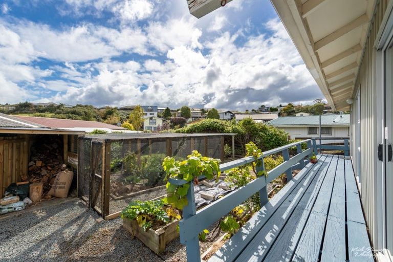 Photo of property in 43 Blueberry Grove, Timberlea, Upper Hutt, 5018