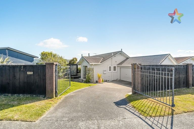 Photo of property in 21 Jasmine Grove, Maungaraki, Lower Hutt, 5010