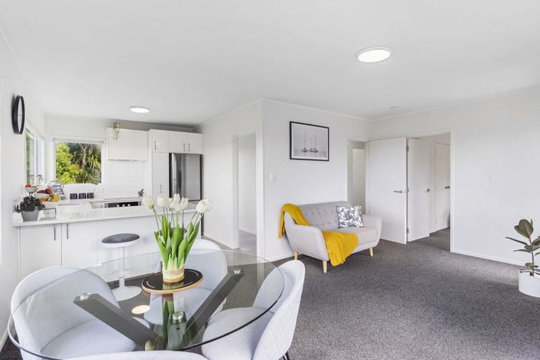 Photo of property in 2/51a Target Road, Totara Vale, Auckland, 0629