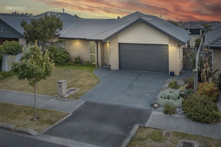 Photo of property in 12 Hakatere Road, Pegasus, 7612