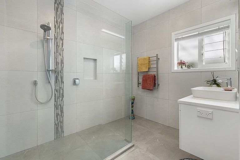 Photo of property in 26 Beach Road, Castor Bay, Auckland, 0620