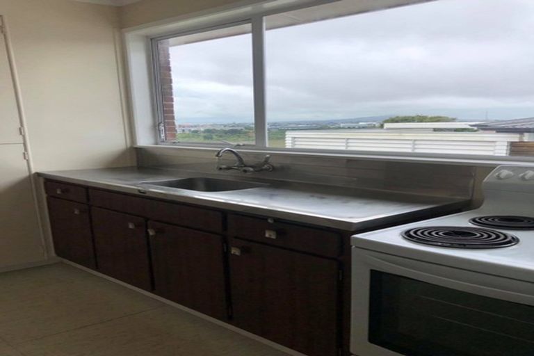 Photo of property in 1/36 Exmouth Road, Northcote, Auckland, 0627