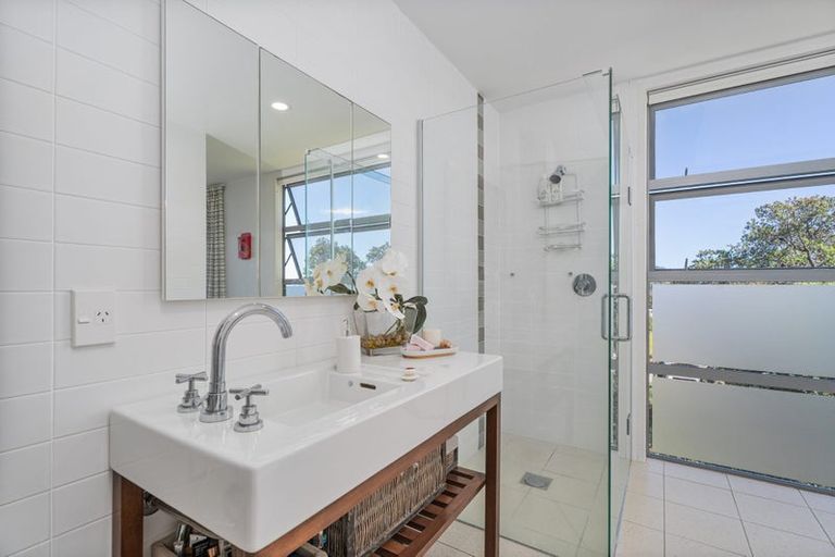 Photo of property in 18 Pine Grove, Tairua, 3508