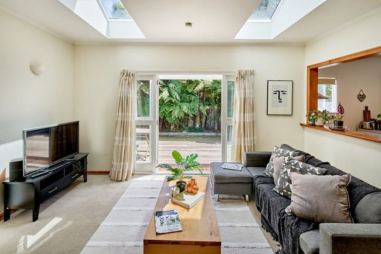 Photo of property in 11 Albemarle Road, Northland, Wellington, 6012