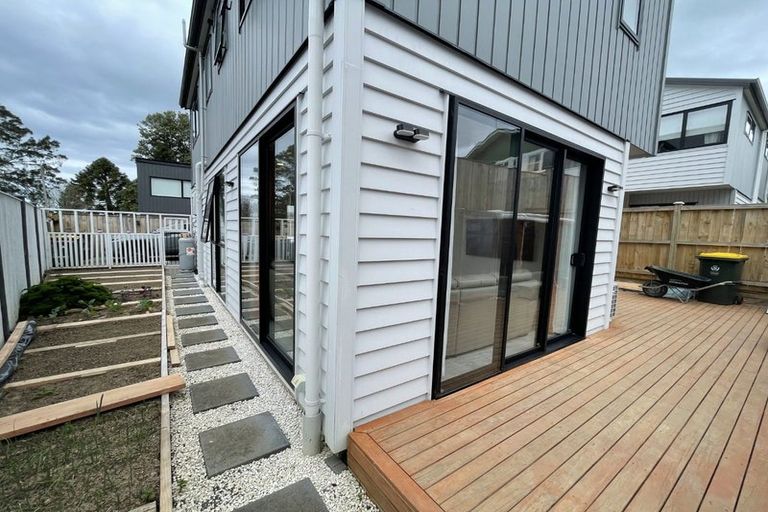 Photo of property in 8d Blyton Lane, Pakuranga Heights, Auckland, 2010