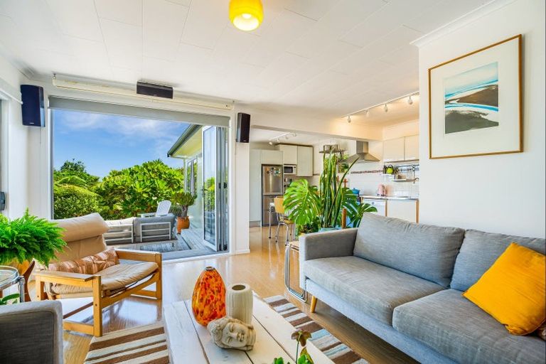 Photo of property in 6 Edwin Mitchelson Road, Muriwai, Waimauku, 0881