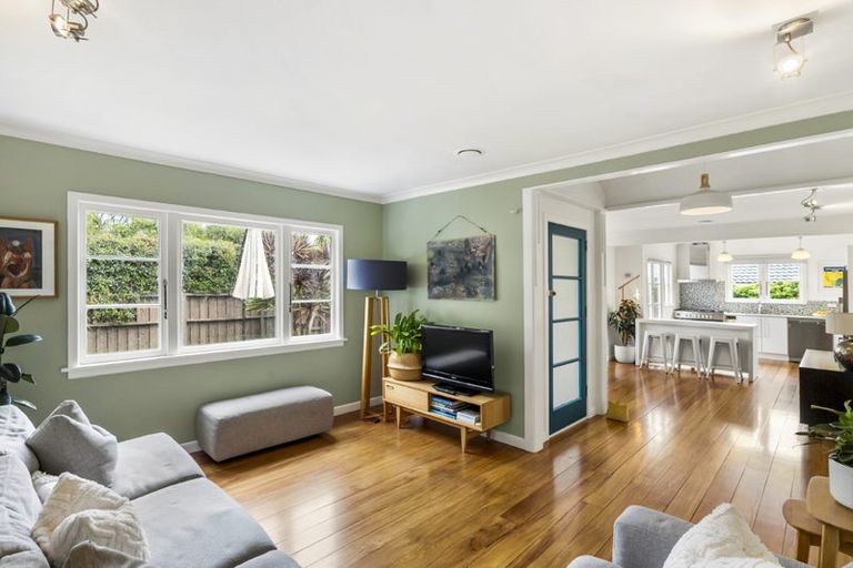 Photo of property in 1/46 Eversleigh Road, Belmont, Auckland, 0622