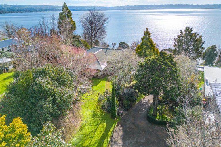 Photo of property in 18 Vista Place, Kawaha Point, Rotorua, 3010