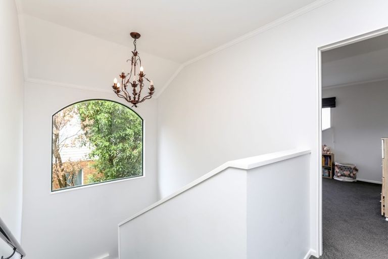 Photo of property in 9 Sandel Rise, Merrilands, New Plymouth, 4312