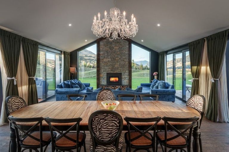 Photo of property in 16 Runholder Rise, Jacks Point, 9371