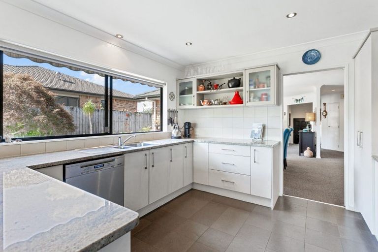 Photo of property in 20 Mackwell Road, Fairview Heights, Auckland, 0632