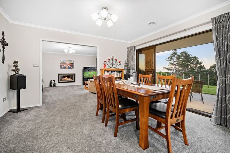 Photo of property in 8 Greenridge Lane, Merrilands, New Plymouth, 4312