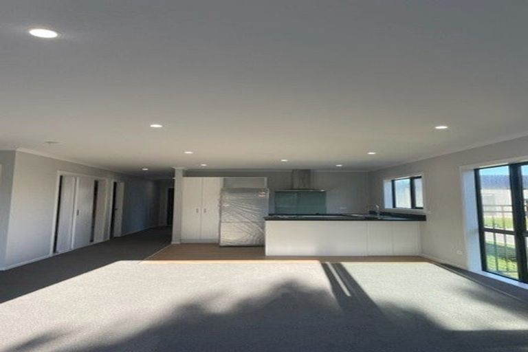 Photo of property in 24 Koru Loop, Paraparaumu, 5032