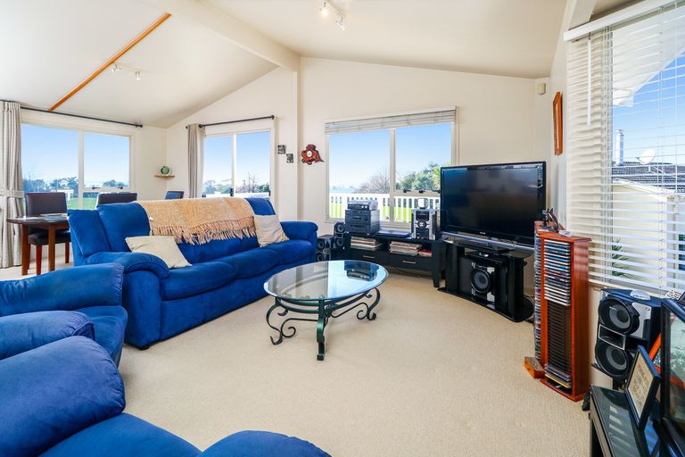 Photo of property in 80h Tirimoana Road, Te Atatu South, Auckland, 0602