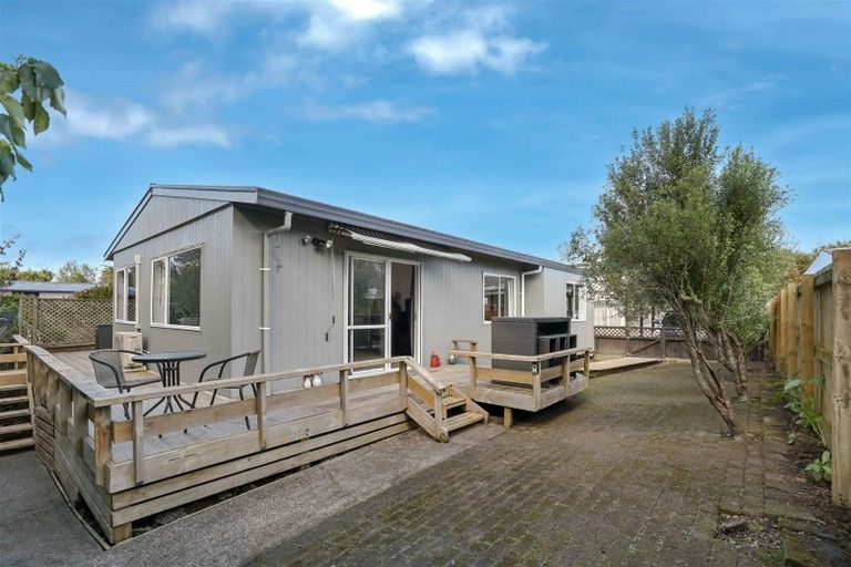 Photo of property in 2/69a Godley Road, Green Bay, Auckland, 0604