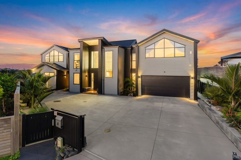 Photo of property in 4 Taku Close, Long Bay, Auckland, 0630