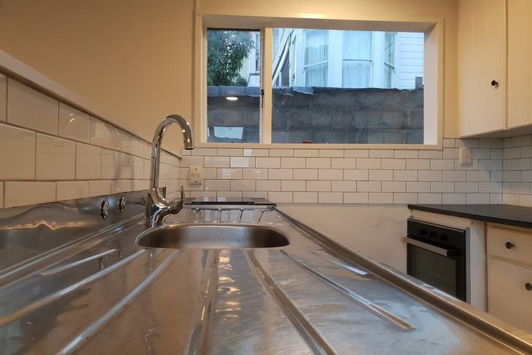 Photo of property in 2/106 Cargill Street, Dunedin Central, Dunedin, 9016