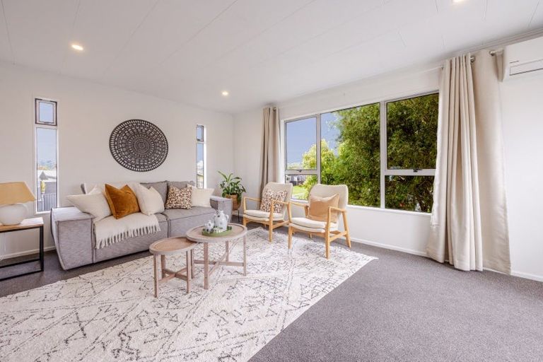 Photo of property in 2 Lomond Place, Tamatea, Napier, 4112