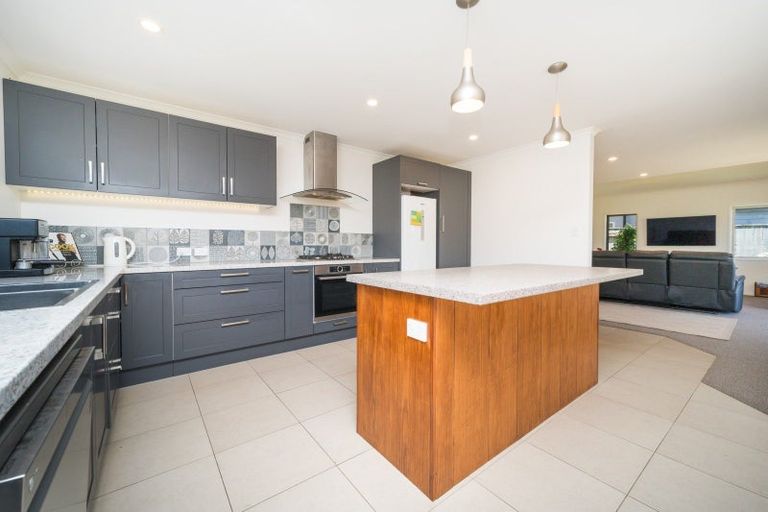 Photo of property in 6 Silkwood Place, Fitzherbert, Palmerston North, 4410