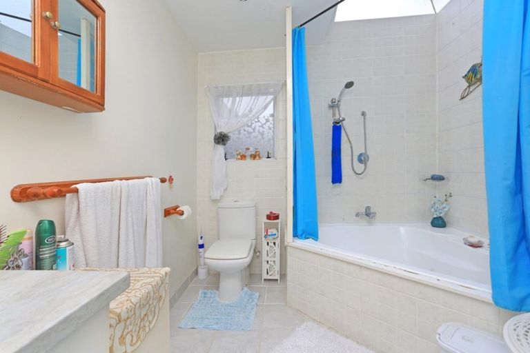 Photo of property in 2/2 Red Road, Red Hill, Papakura, 2110