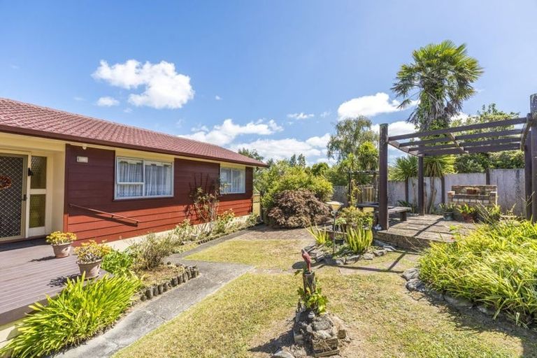 Photo of property in 19 Pankhurst Place, Sunnyvale, Auckland, 0612