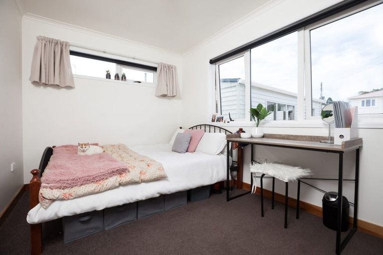 Photo of property in 17 York Crescent, Westown, New Plymouth, 4310