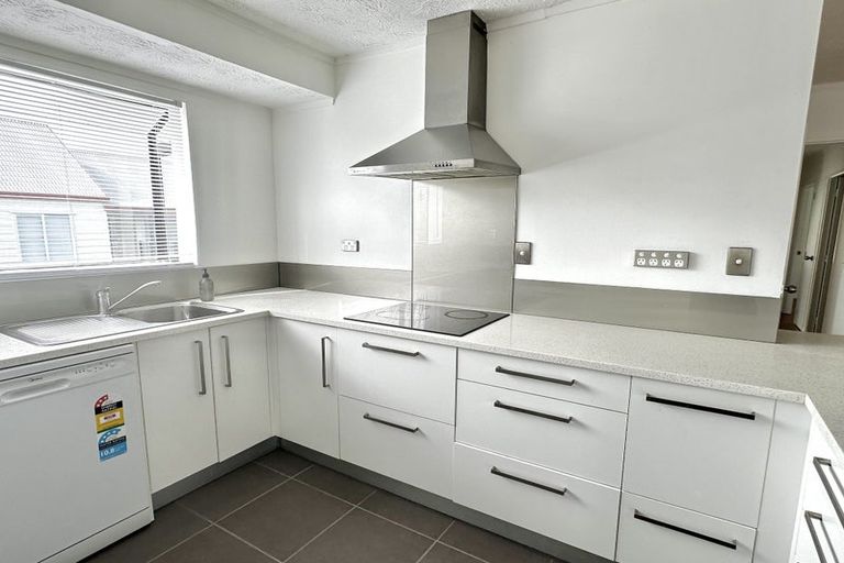 Photo of property in 2/44 Darren Crescent, Half Moon Bay, Auckland, 2012