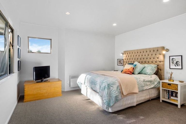 Photo of property in 29 Kate Sheppard Avenue, Torbay, Auckland, 0630