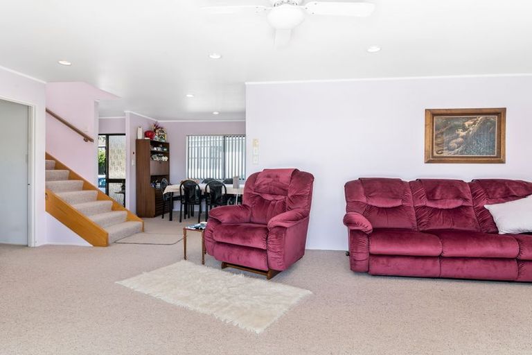 Photo of property in 10 Aquarius Drive, Kawaha Point, Rotorua, 3010
