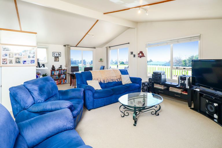 Photo of property in 80h Tirimoana Road, Te Atatu South, Auckland, 0602