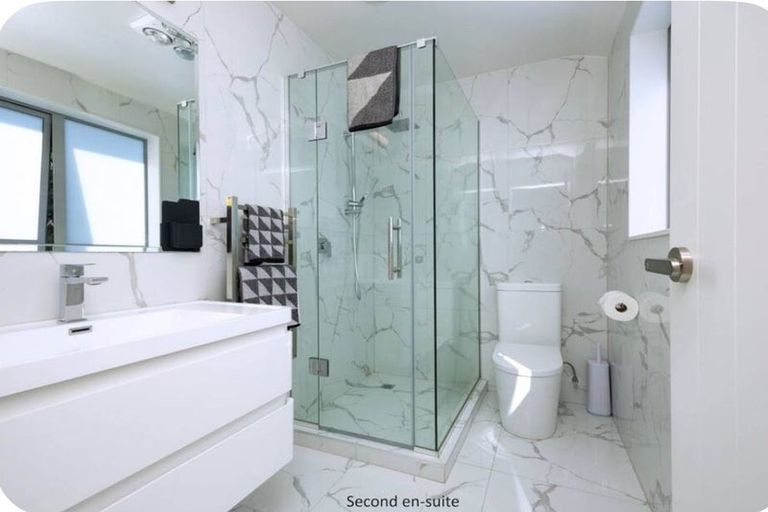 Photo of property in 20d Kaurilands Road, Titirangi, Auckland, 0604