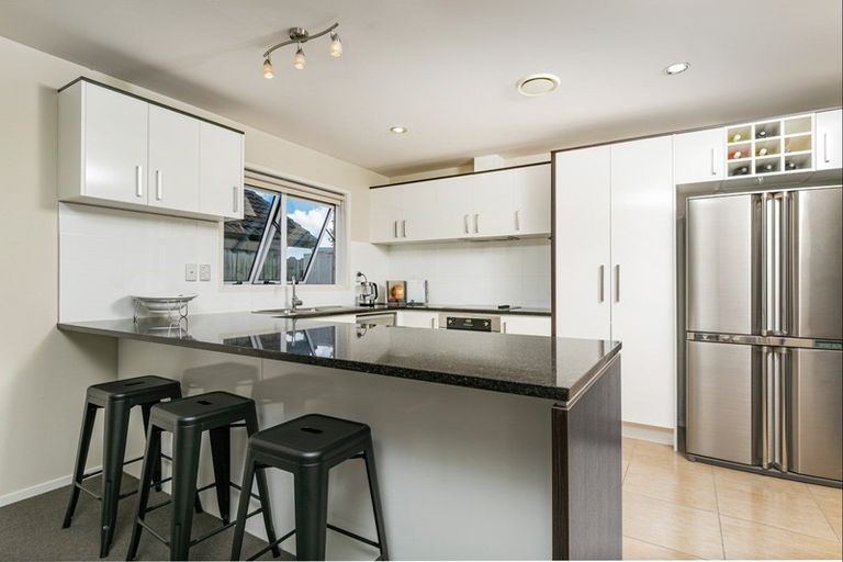 Photo of property in 39 Northbrook Close, Greenhithe, Auckland, 0632