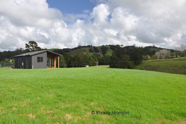 Photo of property in 12 Arahanga Road, Paparoa, 0571