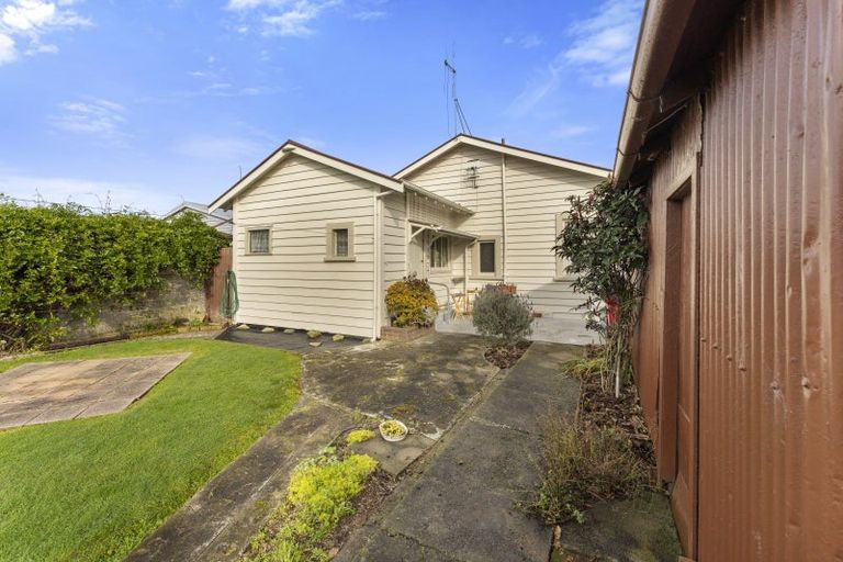 Photo of property in 77 Shamrock Street, Takaro, Palmerston North, 4412