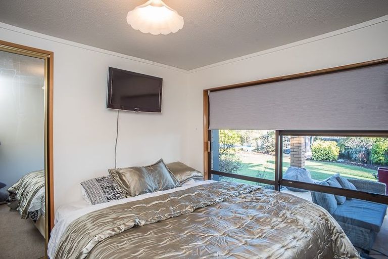 Photo of property in 5 Chilton Drive, Paraparaumu, 5032