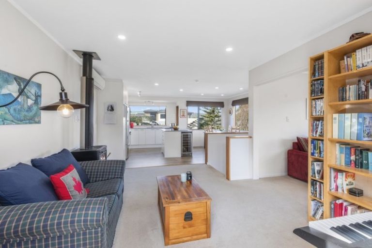 Photo of property in 8a Pekanga Road, Normandale, Lower Hutt, 5010
