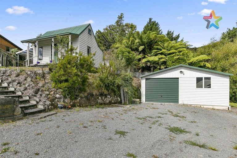 Photo of property in 2/9 Montgomery Street, Stokes Valley, Lower Hutt, 5019