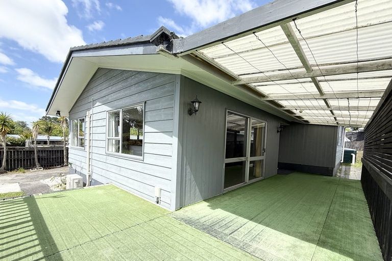 Photo of property in 9 Woodman Place, West Harbour, Auckland, 0618