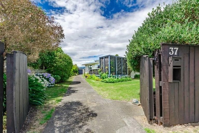 Photo of property in 37 Mazengarb Road, Paraparaumu Beach, Paraparaumu, 5032