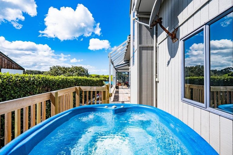 Photo of property in 730 Taiharuru Road, Taiharuru, Onerahi, 0192