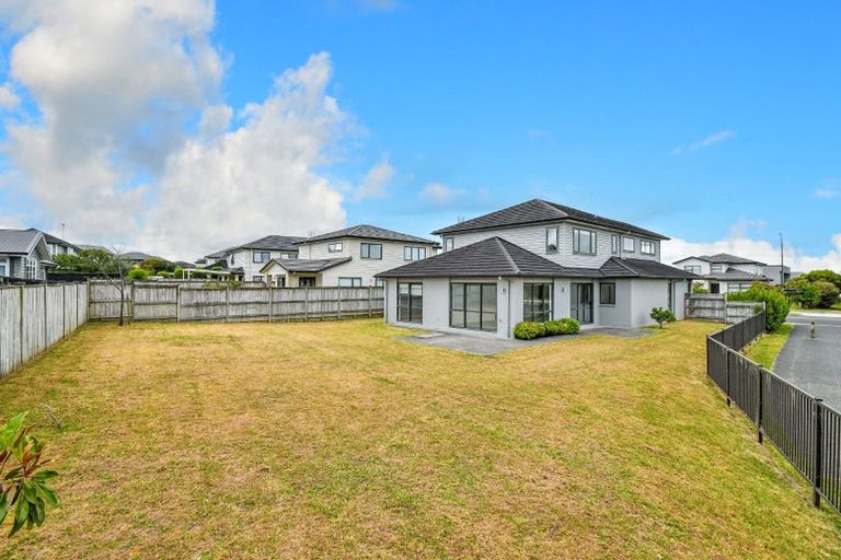 Photo of property in 11 Kuhanui Drive, Karaka, Papakura, 2113