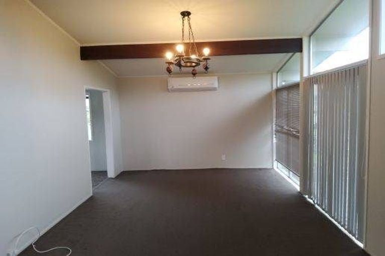 Photo of property in 17 Darnell Crescent, Clover Park, Auckland, 2019